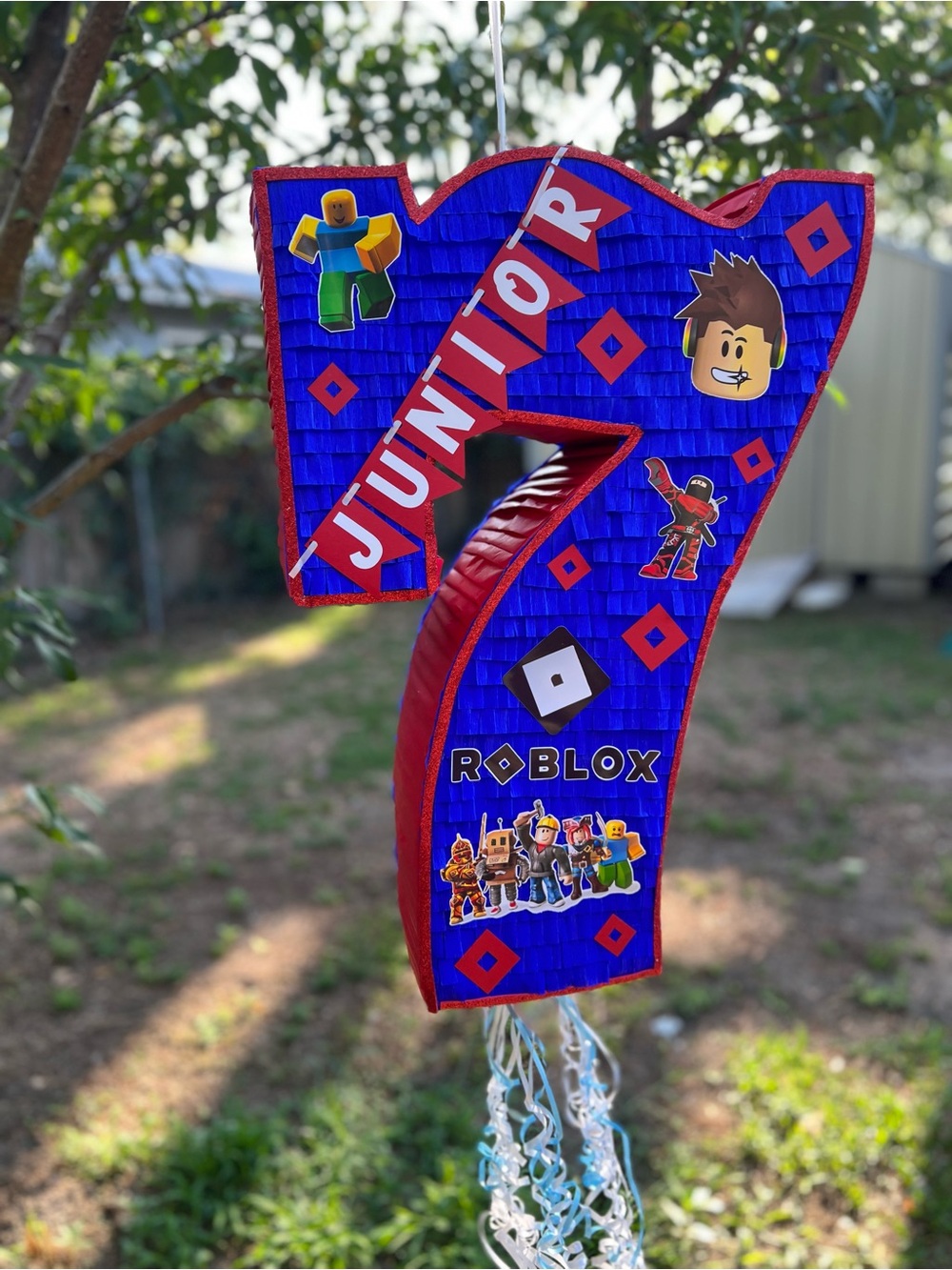 Roblox Number 7 Piñata in Bright Blue for Kids' Parties - Picture 2 of 8